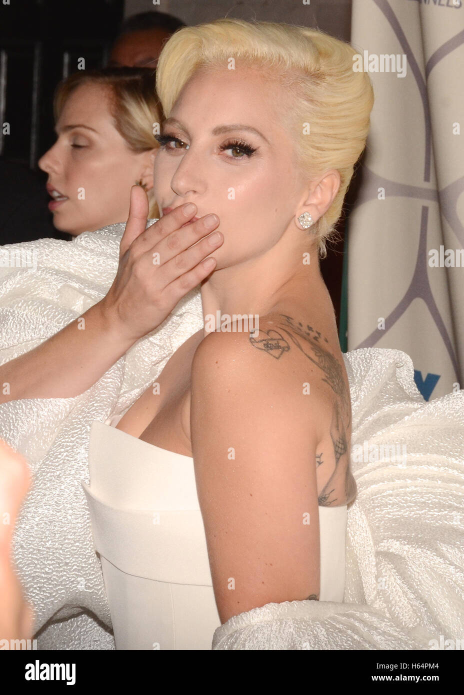Lady Gaga Stefani Joanne Angelina Germanotta aka asiste a la 67ª Primetime Emmy Awards Fox después del partido el 20 de septiembre de 2015 en Los Angeles, California. Foto de stock
