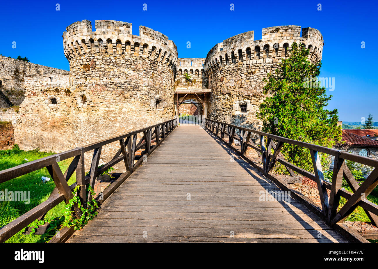 Belgrado, Serbia, la antigua entrada de la fortaleza de Kalemegdan singidunum. Foto de stock
