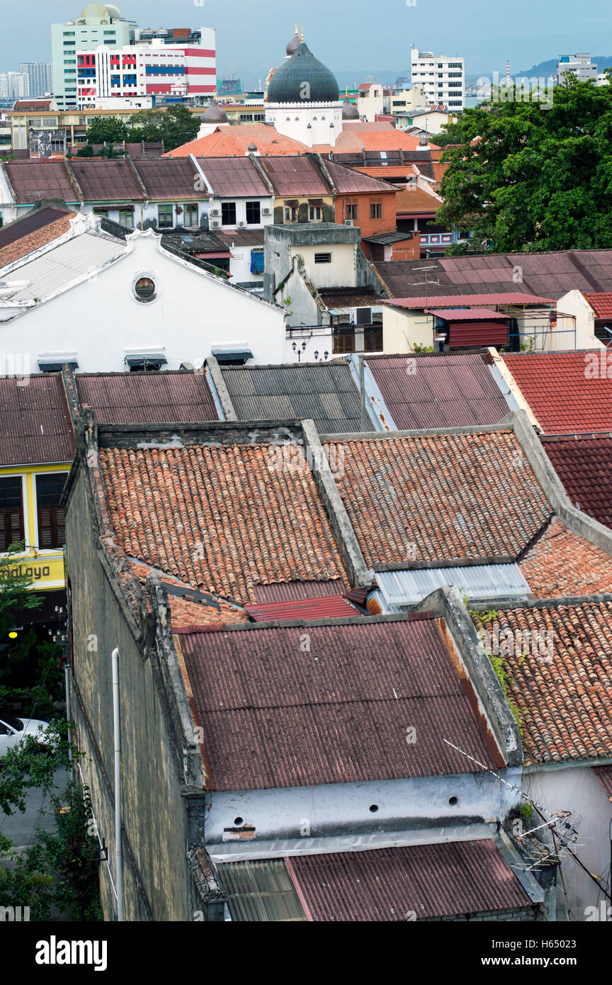 Vista aérea de la terraza los tejados de las casas, Georgetown, Penang, Malasia Foto de stock