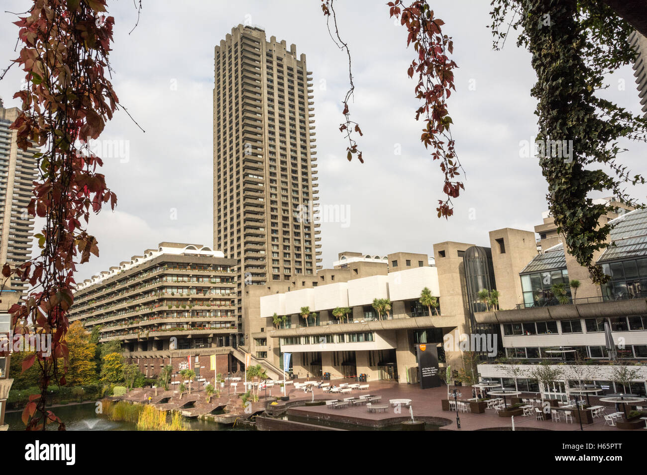 El Barbican Center en la ciudad de Londres. Foto de stock