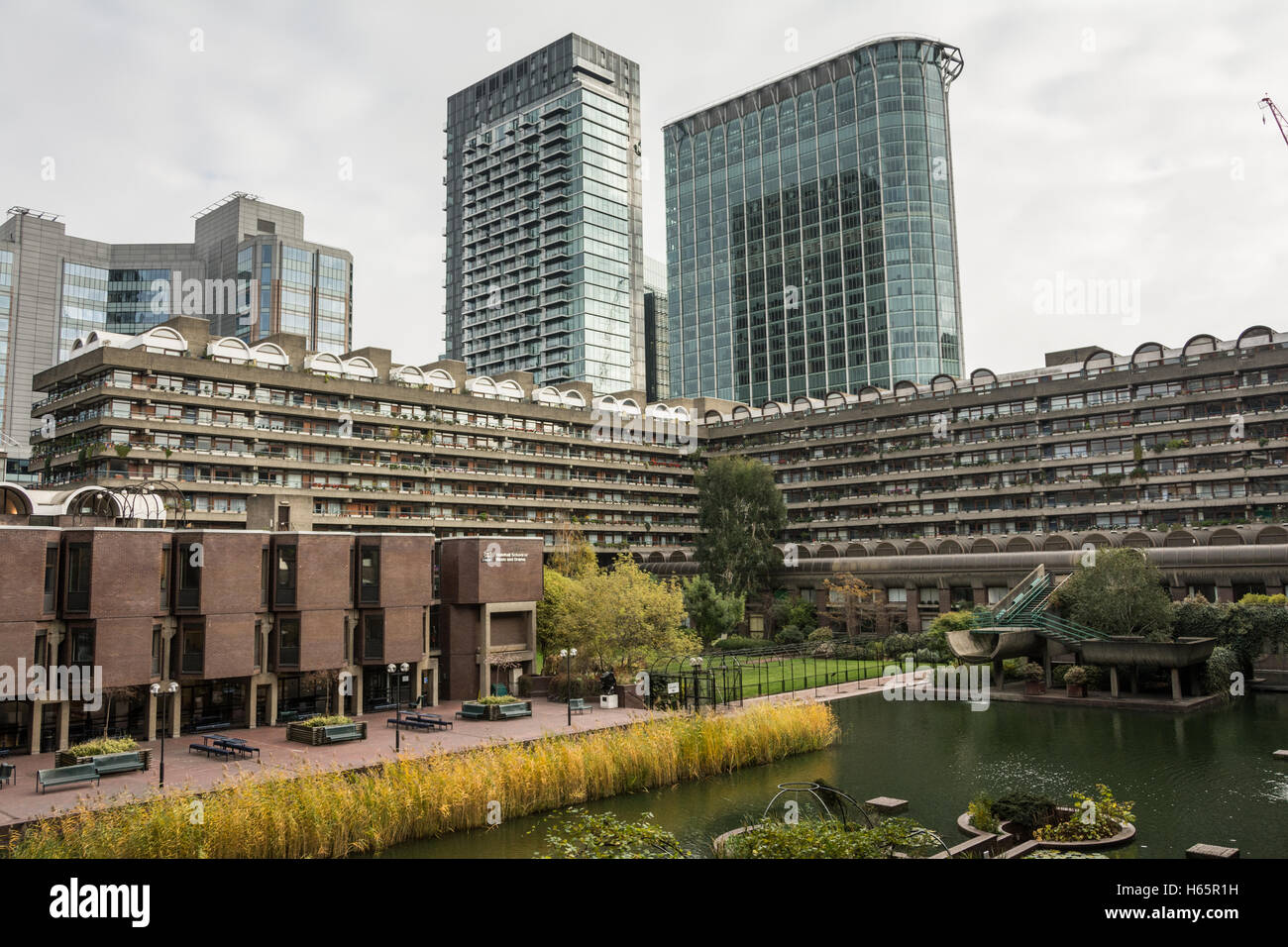 El Barbican Center en la ciudad de Londres. Foto de stock