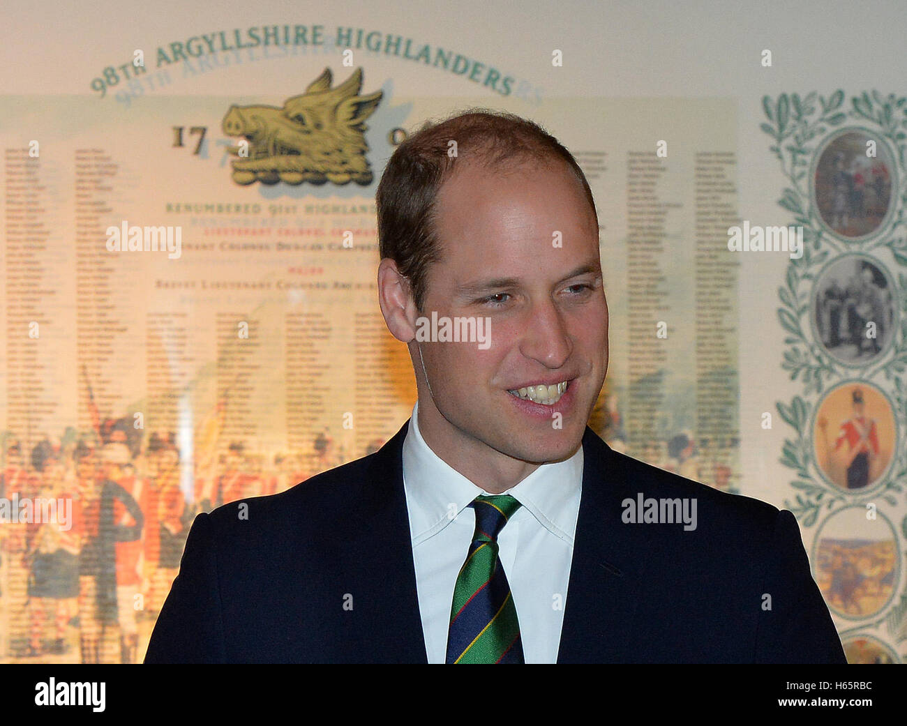 El Duque de Cambridge, conocido como el Conde de Strathearn en Escocia, durante una visita a Argyll and Sutherland Highlanders Regimental Museo en El Castillo de Stirling. Foto de stock