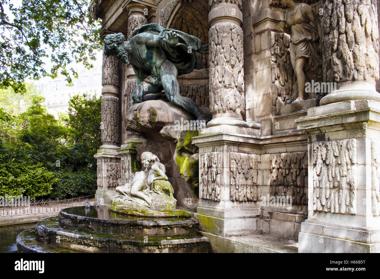 Fuente Medici (Fontaine Medicis) en el Jardin du Luxembourg en París Foto de stock