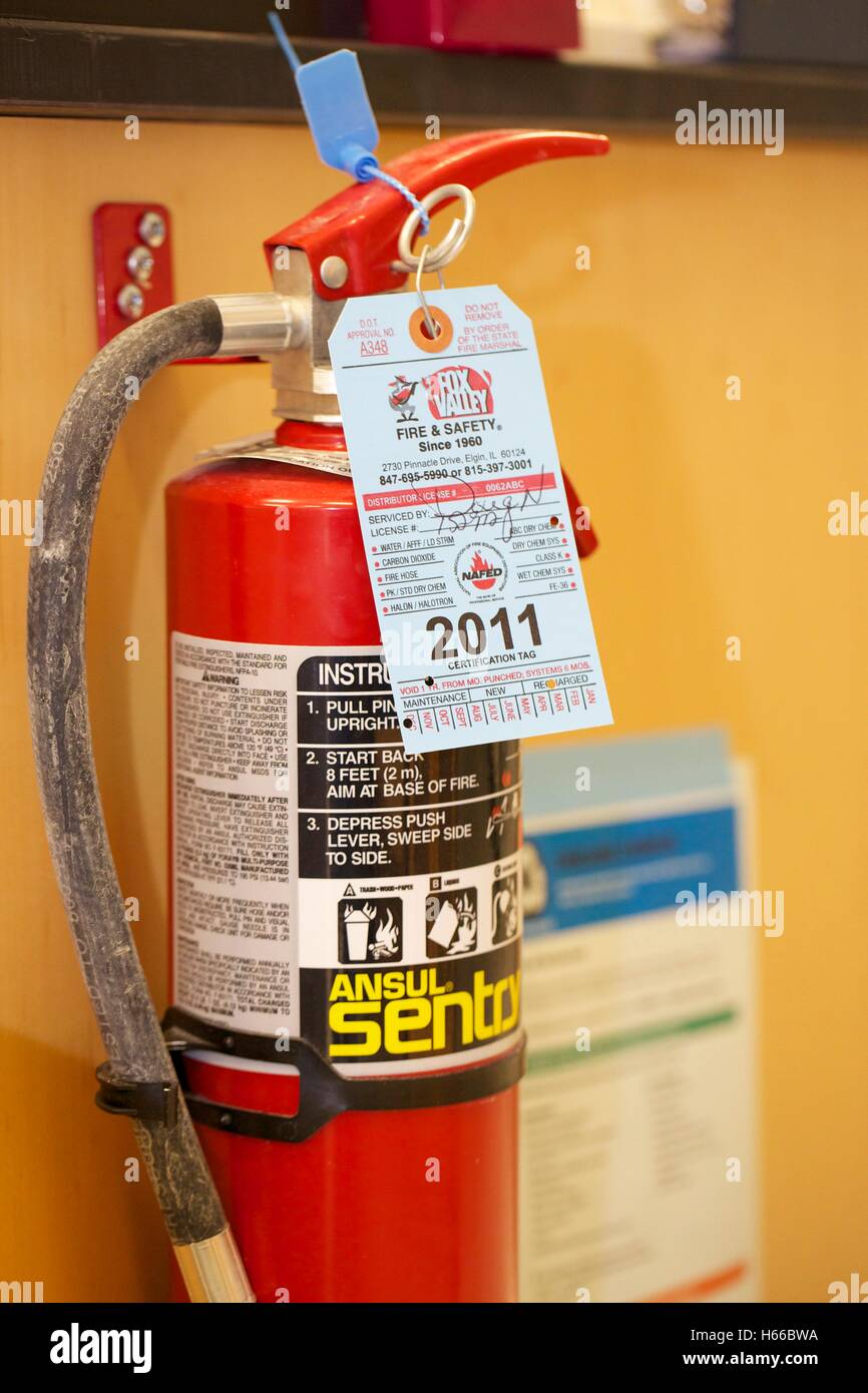 Extintor de incendios en investigaciones de laboratorio Fotografía de stock  - Alamy