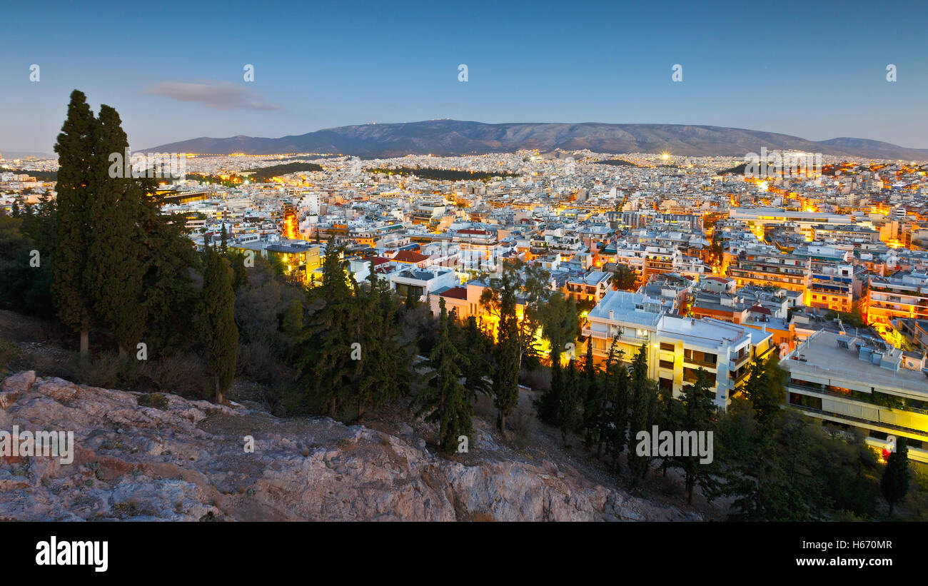 Vista del atardecer desde la colina Filopappou de Atenas, Grecia. Foto de stock