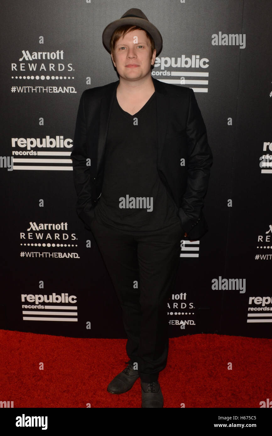 Patrick Stump de Fall Out Boy llega a la República registros PostVMA