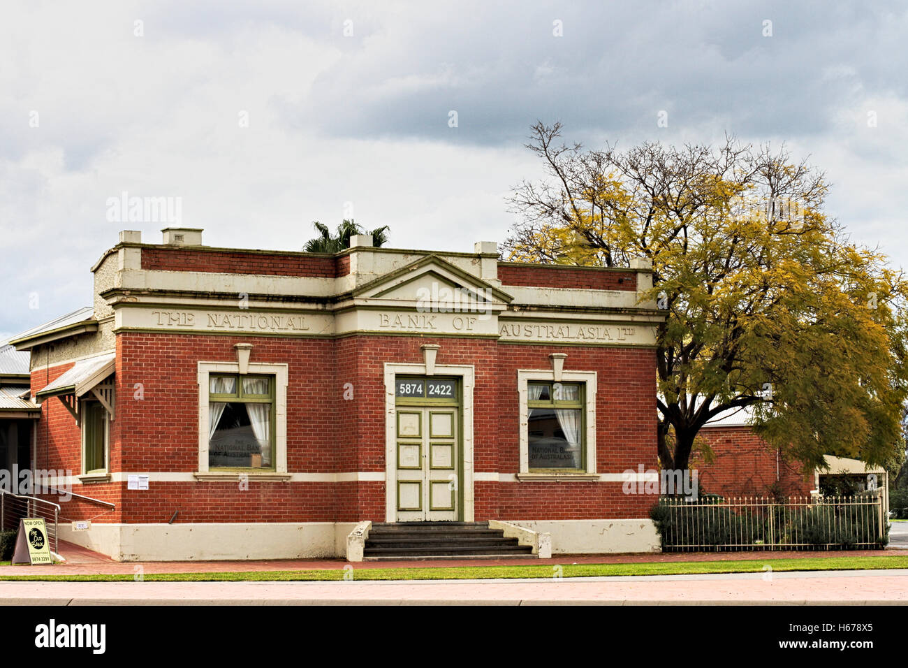 El antiguo banco, cafetería y comedor en el renovado edificio del Banco de Australasia, Tocumwal, NSW. Foto de stock