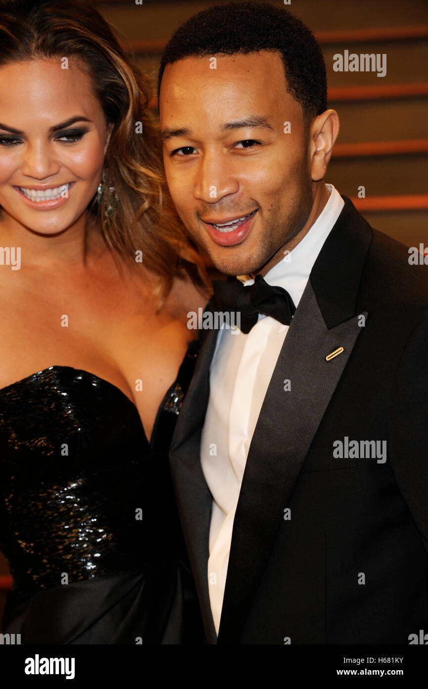 Chrissy Teigen y John Legend atiende el 2014 Vanity Fair Oscar Party el 2 de marzo de 2014 en West Hollywood, California. Foto de stock