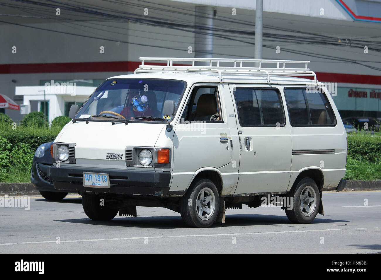 CHIANGMAI Tailandia 8 De Octubre 2016 Viejo Toyota Liteace Van Privada En La Carretera No 