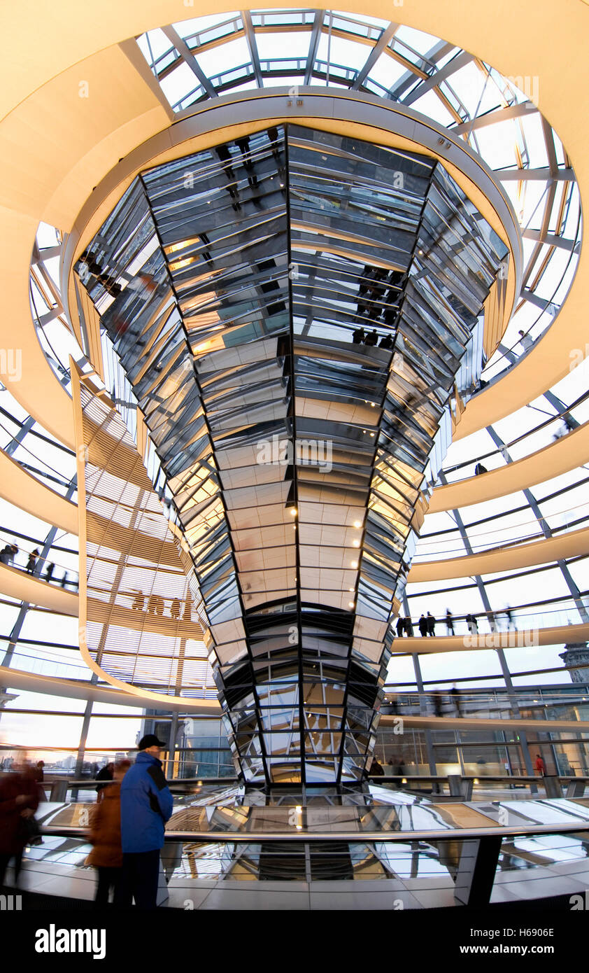 Cúpula de vidrio del edificio Reichtstag, Berlín Foto de stock