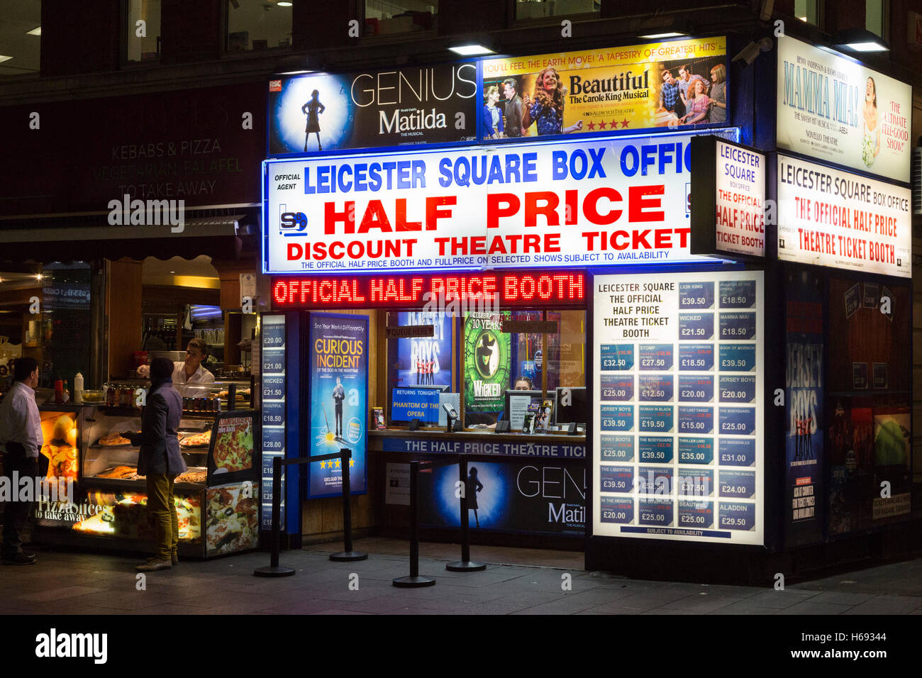 A Mitad De Precio Descuento En La Boleteria Del Teatro De Leicester Square Londres Reino Unido Fotografia De Stock Alamy