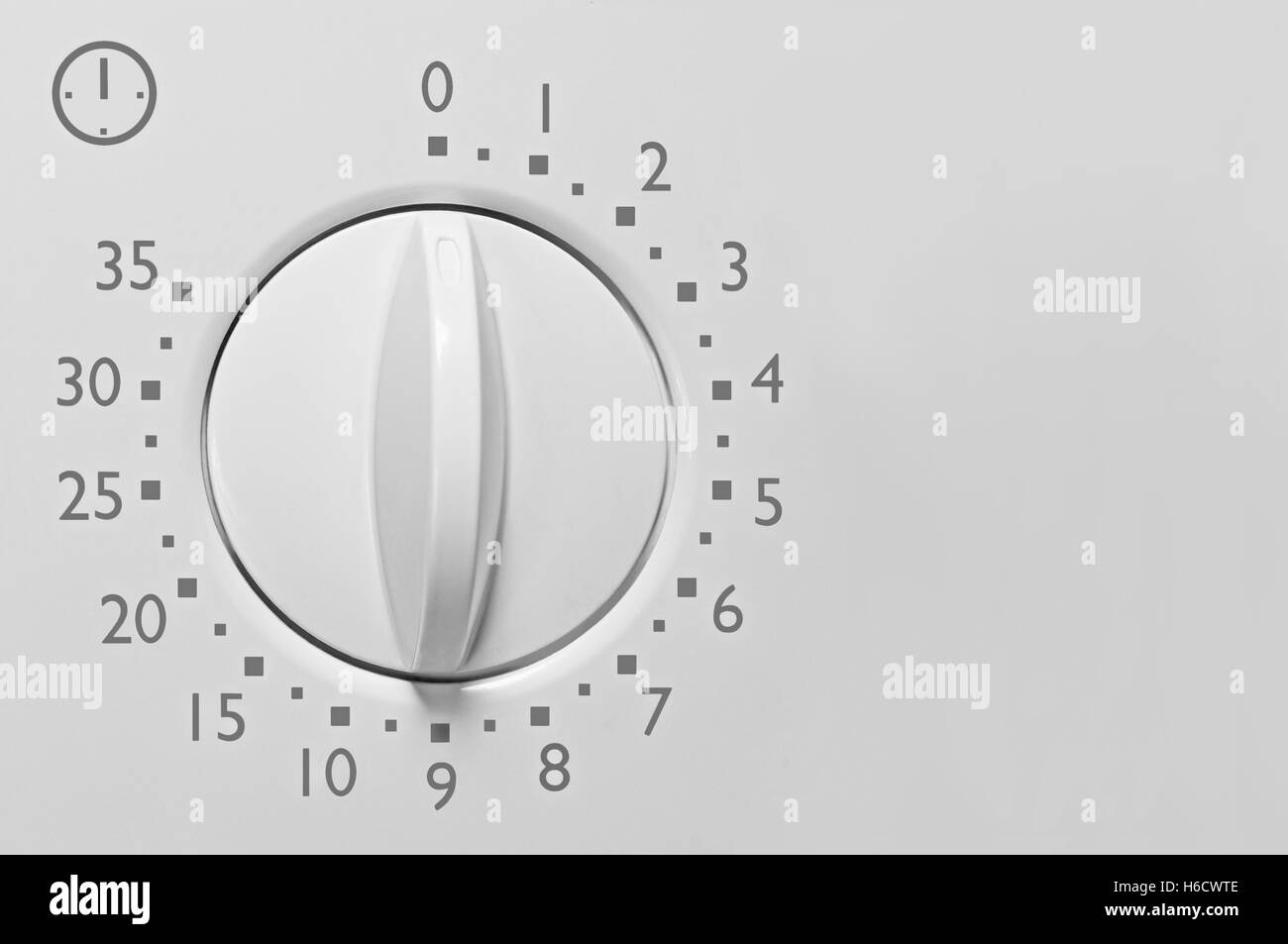 35 minutos de horno microondas analógico Temporizador analógico vintage  blanco macro de la cara del cuadrante closeup, números grises y el icono,  fondo grande Fotografía de stock - Alamy