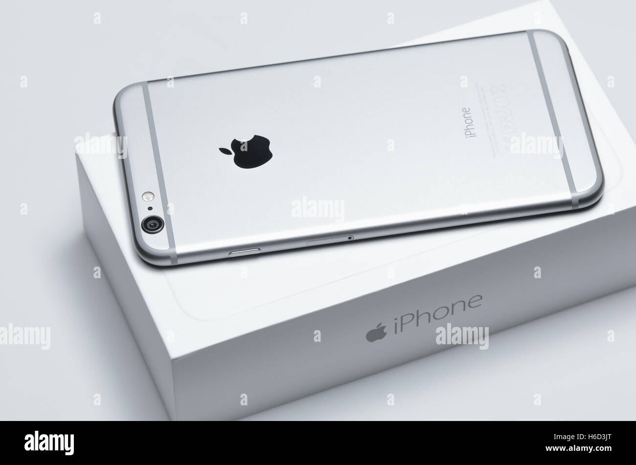 Iphone 6 plus silver fotografías e imágenes de alta resolución - Alamy