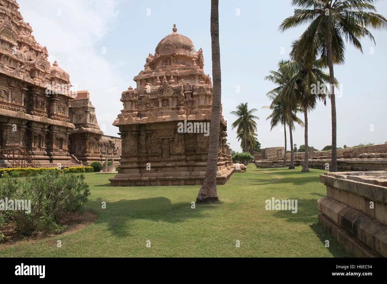 Tenkailasa santuario y templo Brihadisvara de gangaikondacholapuram, Tamil Nadu, India. vista desde el oeste. Foto de stock