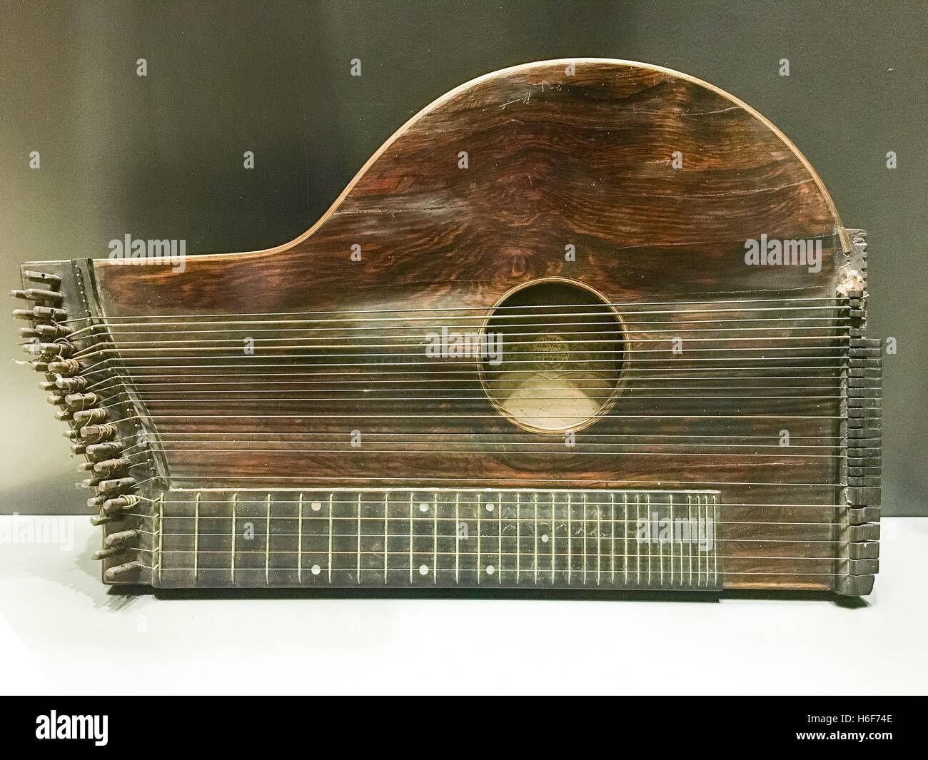 Gayageum fotografías e imágenes de alta resolución - Alamy