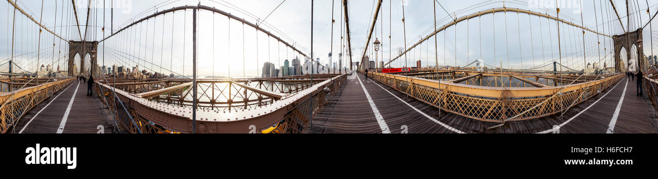 Nueva York - Nov 15: panorámica de 360 grados, como se ve desde el puente de Brooklyn en Nueva York, EE.UU. el 15 de noviembre de 2012. Foto de stock