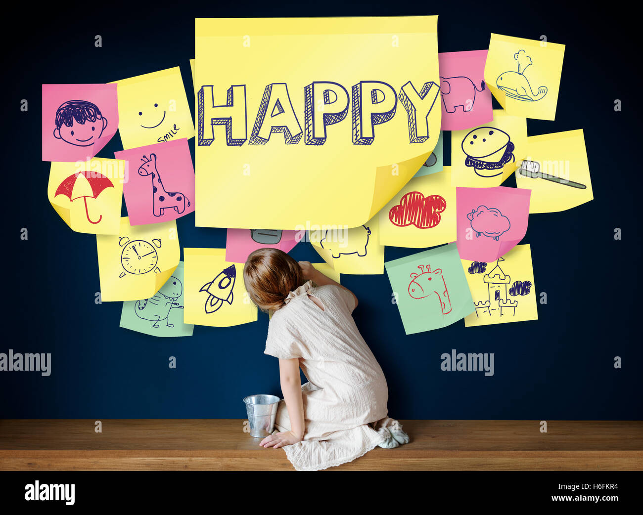 Los niños juguetones felicidad goce infancia concepto Foto de stock