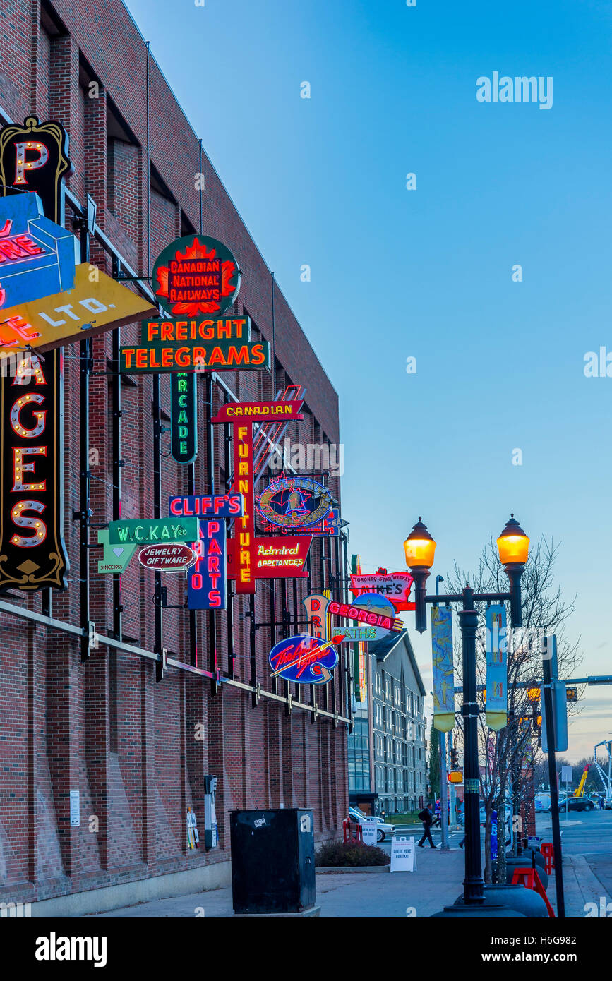 Neon signs edmonton fotografías e imágenes de alta resolución Alamy