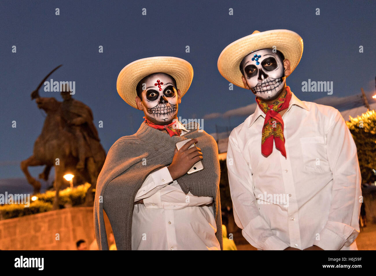 Traje campesino mexicano fotografías e imágenes de alta resolución - Alamy