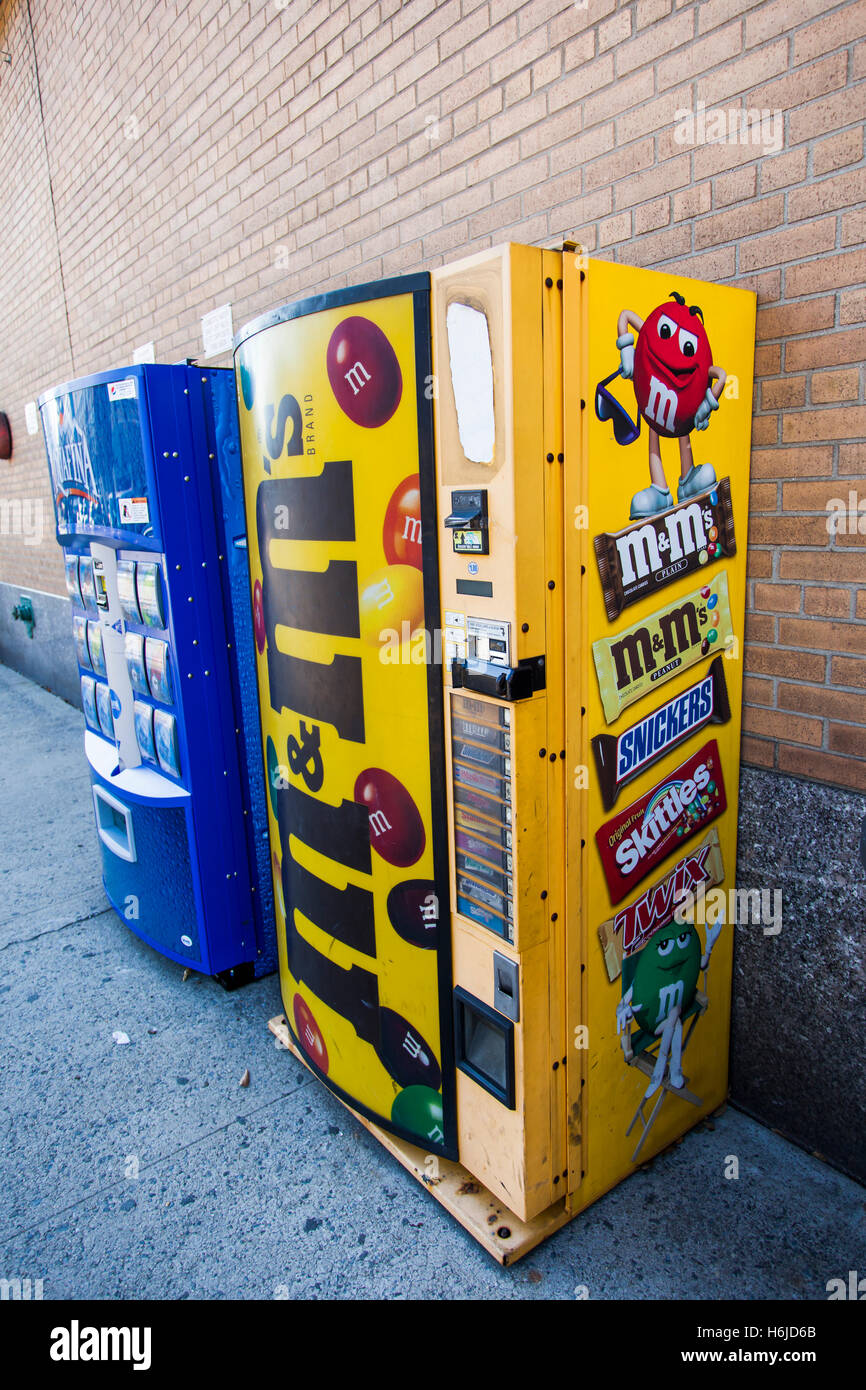 Económico Artista Pesimista Nueva York, EE.UU. - 21 NOV: máquina expendedora de M&M el 21 de noviembre  de 2012 en Nueva York, Estados Unidos Fotografía de stock - Alamy