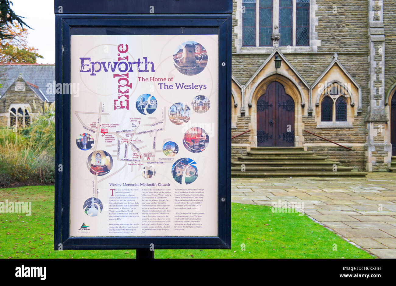 Firmar - sobre el Epworth Trail - fuera de la Wesley Memorial Chapel, Epworth, en el norte de Lincolnshire, Inglaterra Foto de stock