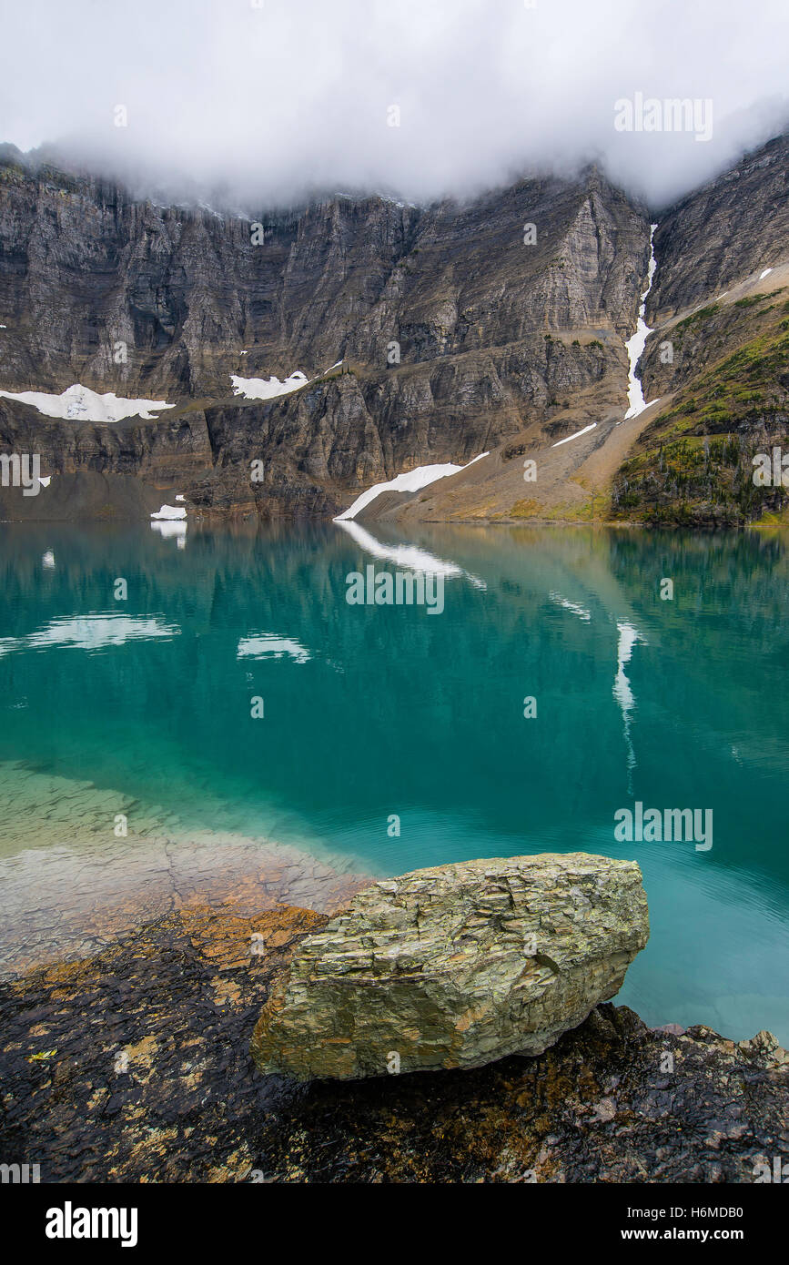 A principios de otoño, Iceberg Lake, región Many Glacier, el parque nacional de Glacier, Montana, EE.UU. Foto de stock