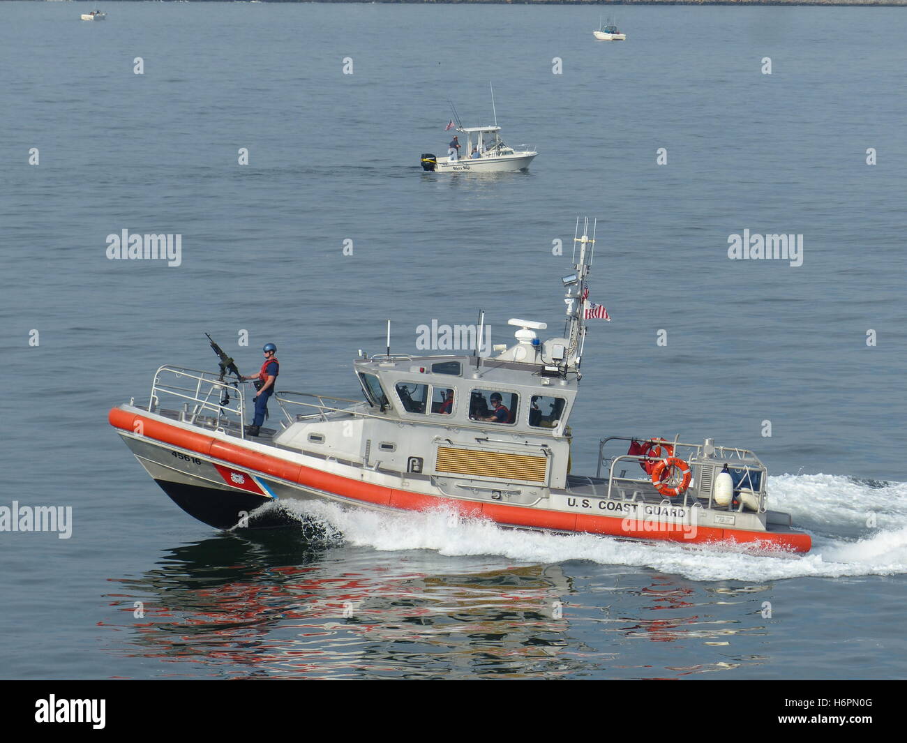 Las patrullas de la Guardia Costera estadounidense New York Harbor Foto de stock