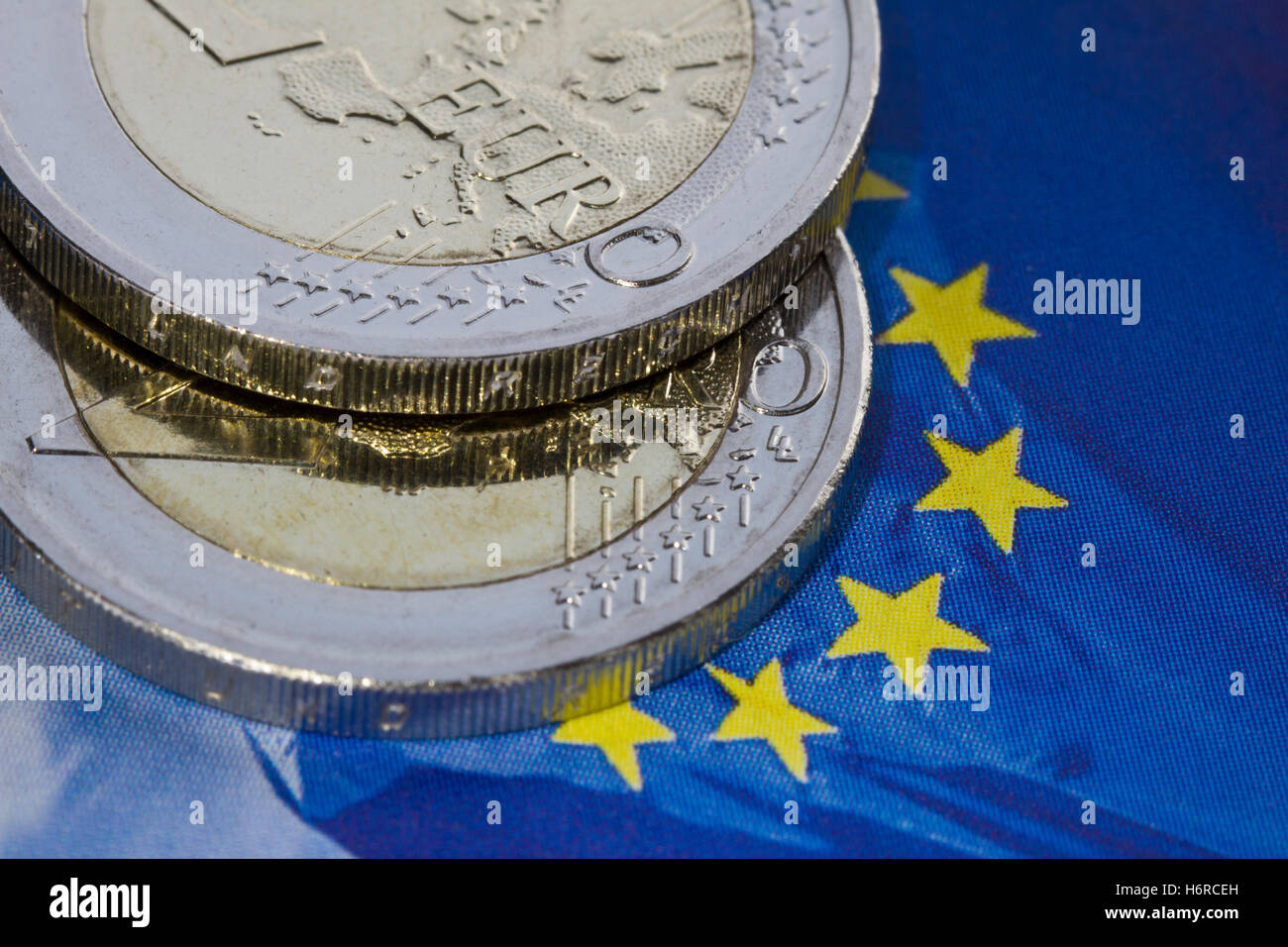Estabilidad del mercado monetario del euro dinero closeup azul moneda euro Europa bandera moneda dinero de mercado divisas estrellas Foto de stock