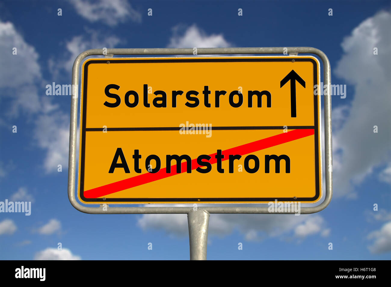 Topónimo signo solar energía solar entrega señal signo de la ciudad azul medio ambiente Medio ambiente energía ingeniería Foto de stock