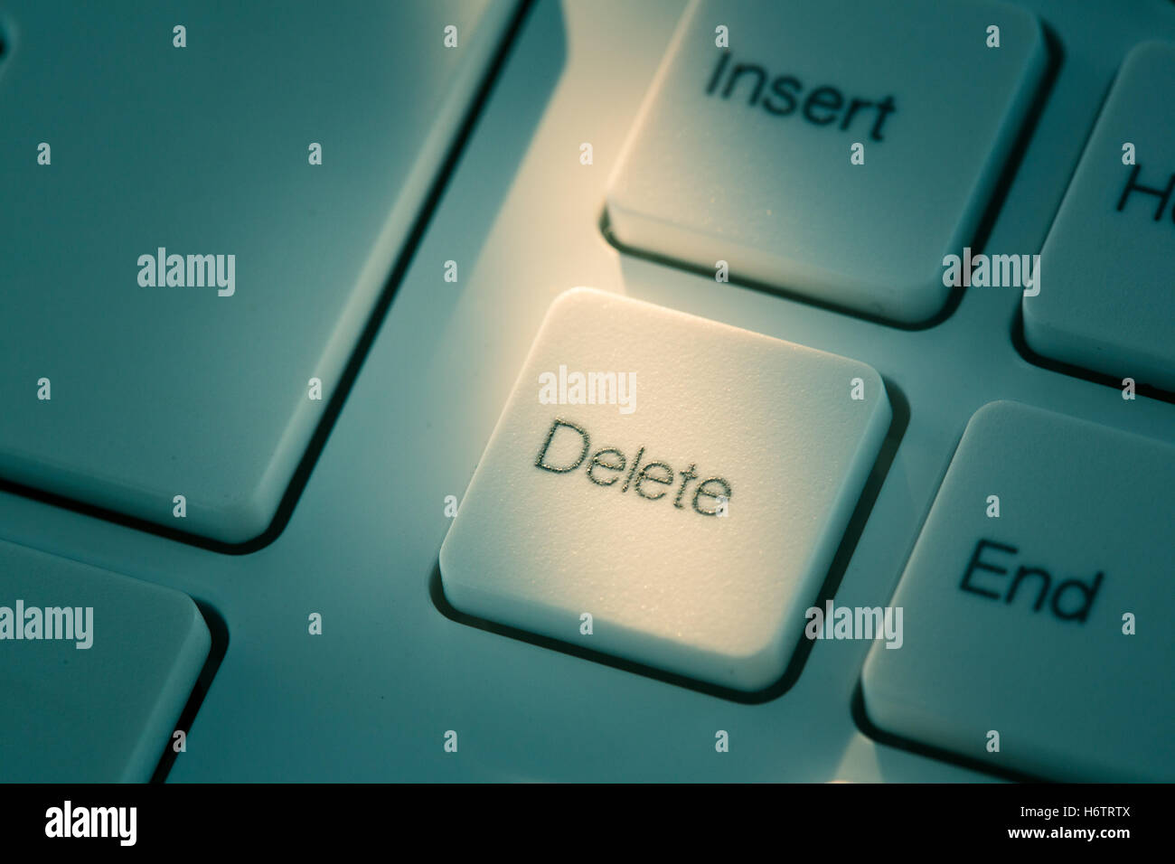 Teclado con un cierre para arriba de la tecla Suprimir en azul Fotografía  de stock - Alamy