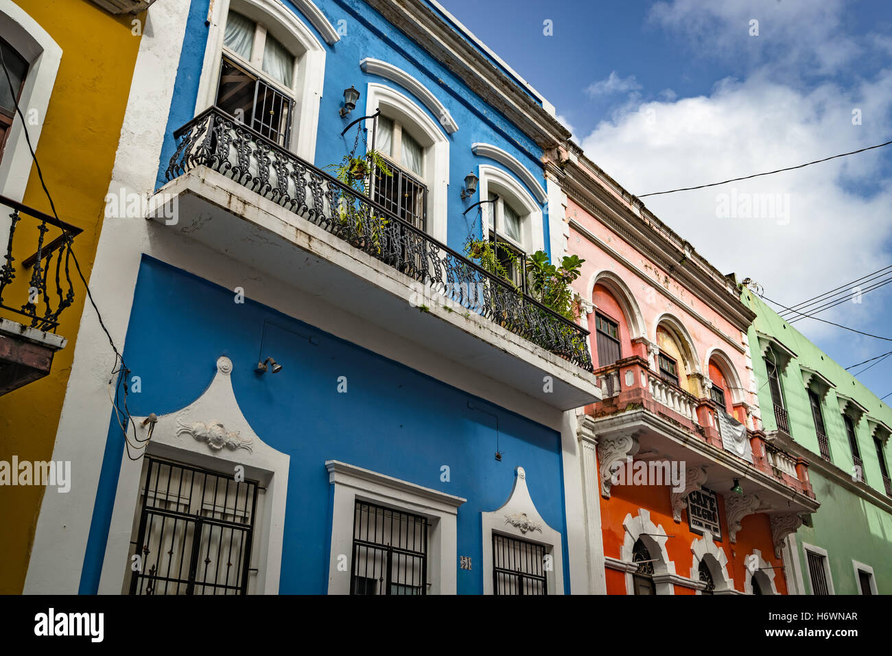 Colores vibrantes en los edificios de la Calle San José, Viejo San Juan
