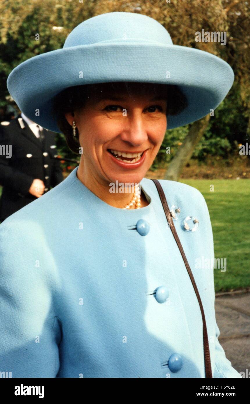 Su Alteza Real la duquesa de Gloucester llega al nuevo Centro Médico Minden enterrar, Lancashire, octubre de 1993 Foto de stock