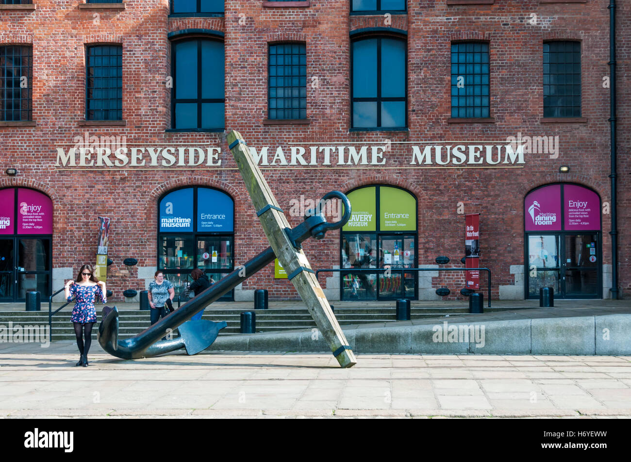 Merseyside Maritime Museum en el Albert Dock, Liverpool. Foto de stock