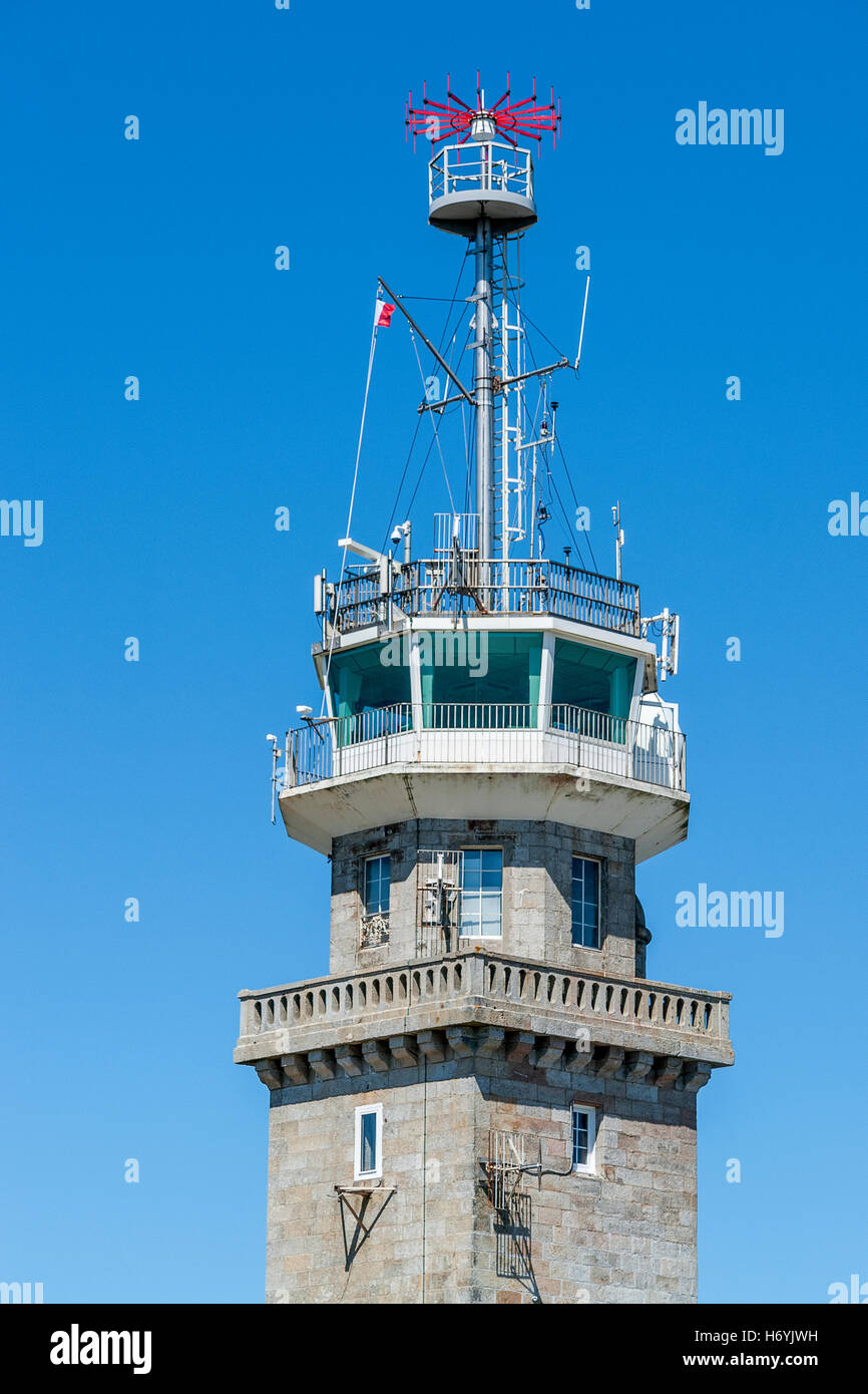 Detalle de una torre de observación costera alrededor de Pointe du Raz en Bretaña, Francia Foto de stock