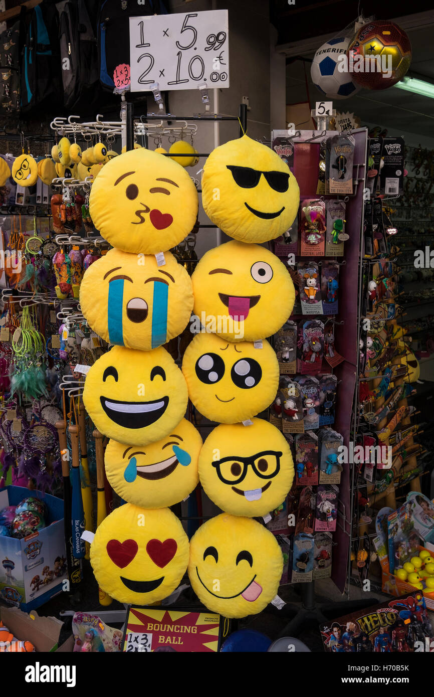 Cojines emoji fotografías e imágenes de alta resolución - Alamy