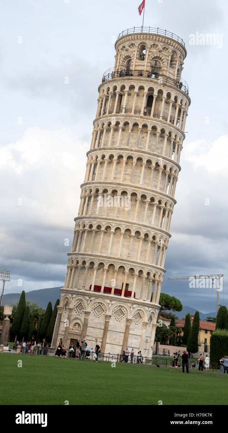 La famosa Torre Inclinada de Pisa, Pisa , ciudad en la Toscana, Italia  Central Fotografía de stock - Alamy