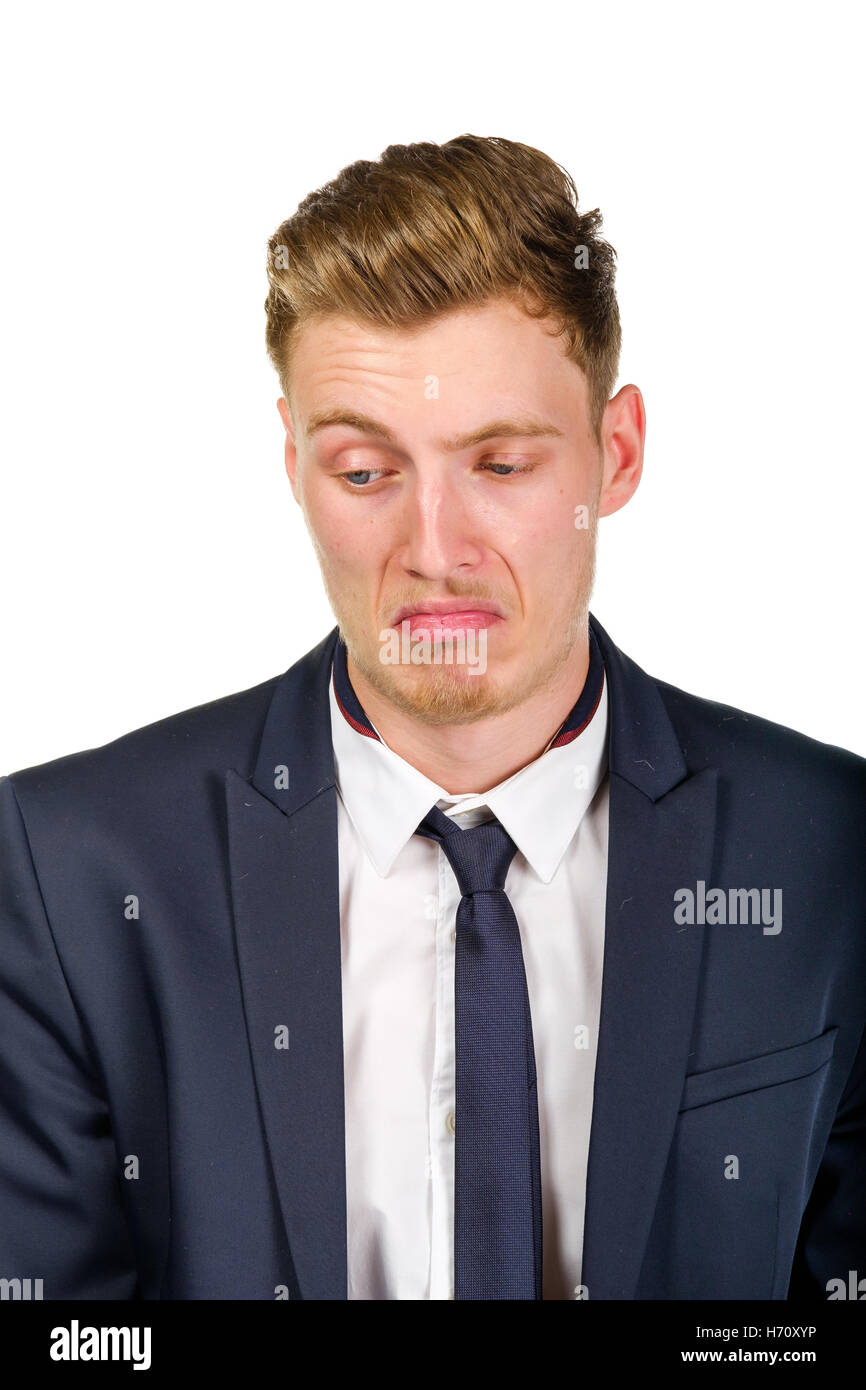 Disgustado joven hombre vestido con traje aislado Foto de stock