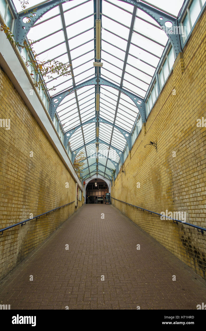 La estación de metro subterráneo rampa Faversham Kent Foto de stock