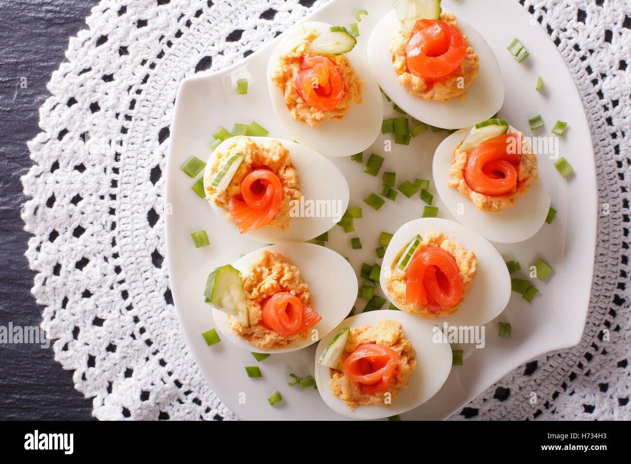 Huevos rellenos de crema de salmón ahumado