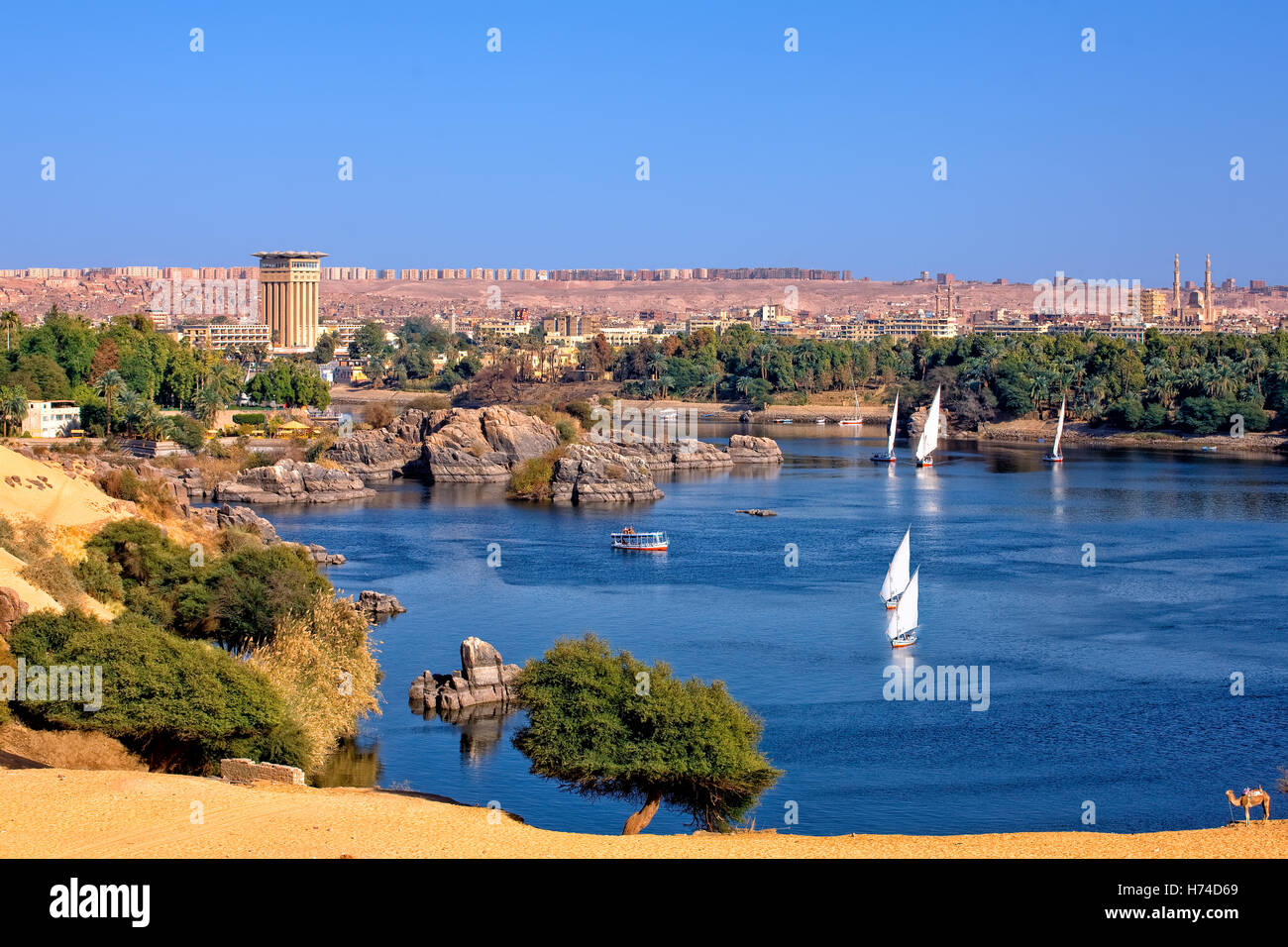 Aswan y río Nilo en Egipto Foto de stock