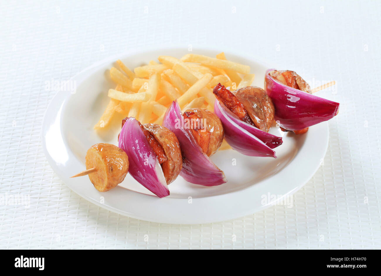 Alimento alimento closeup plato plato de verdura comida barbacoa Grill Barbacoa almuerzo Asado nadie CENA cena pincho de patata bacon Foto de stock