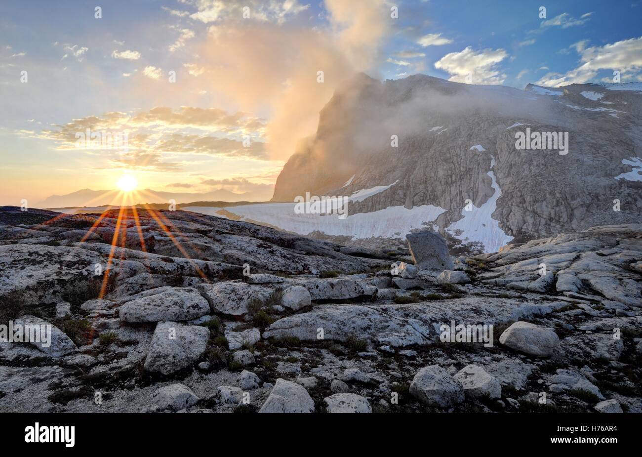 Puesta de sol sobre Kaweah Gap, Mount Stewart, Parque Nacional Sequoia, California, Estados Unidos Foto de stock