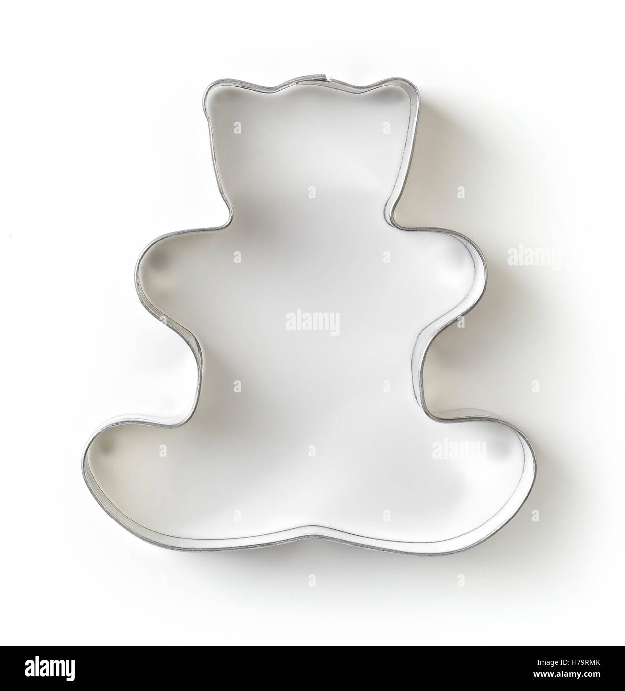 Forma de oso gingerbread cookie cutter aislado sobre fondo blanco, vista superior Foto de stock