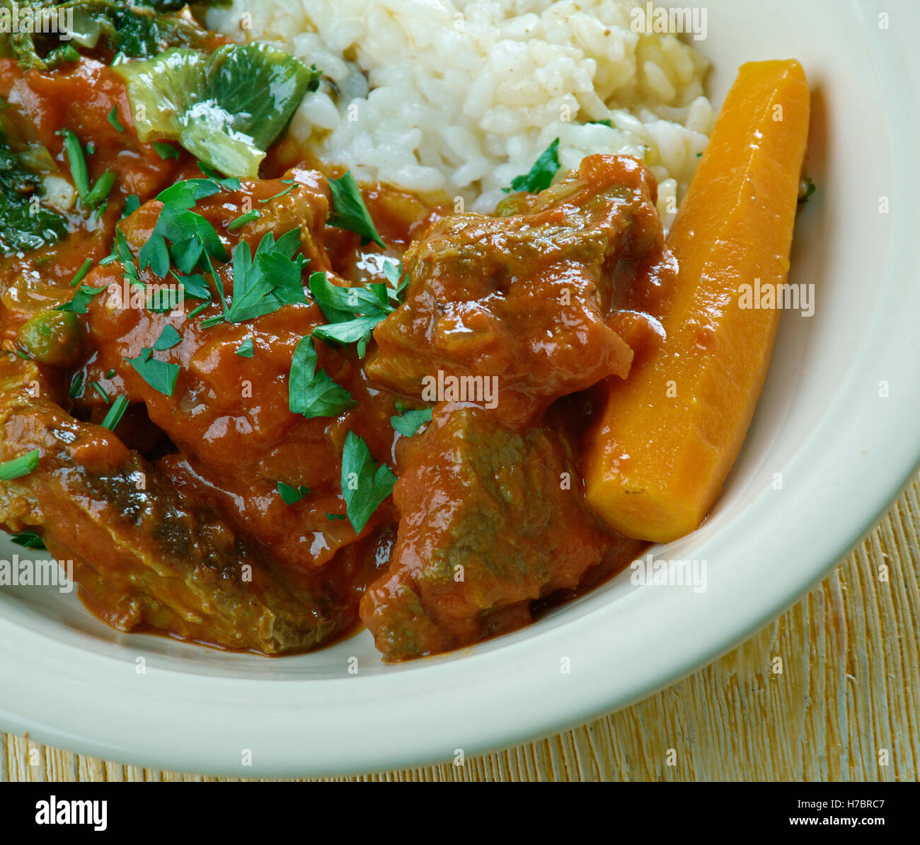 Rabo Encendido - estofado de rabo de buey Estilo Cubano Cubano-plato