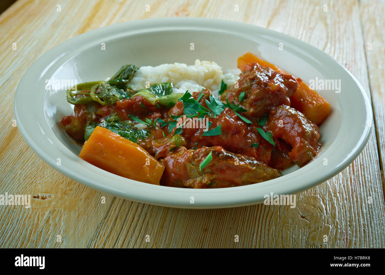 Rabo Encendido - estofado de rabo de buey Estilo Cubano Cubano-plato