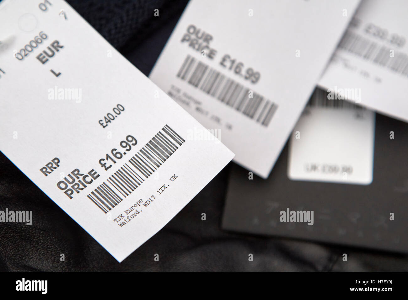 Etiquetas de precios de ropa fotografías e imágenes de alta resolución