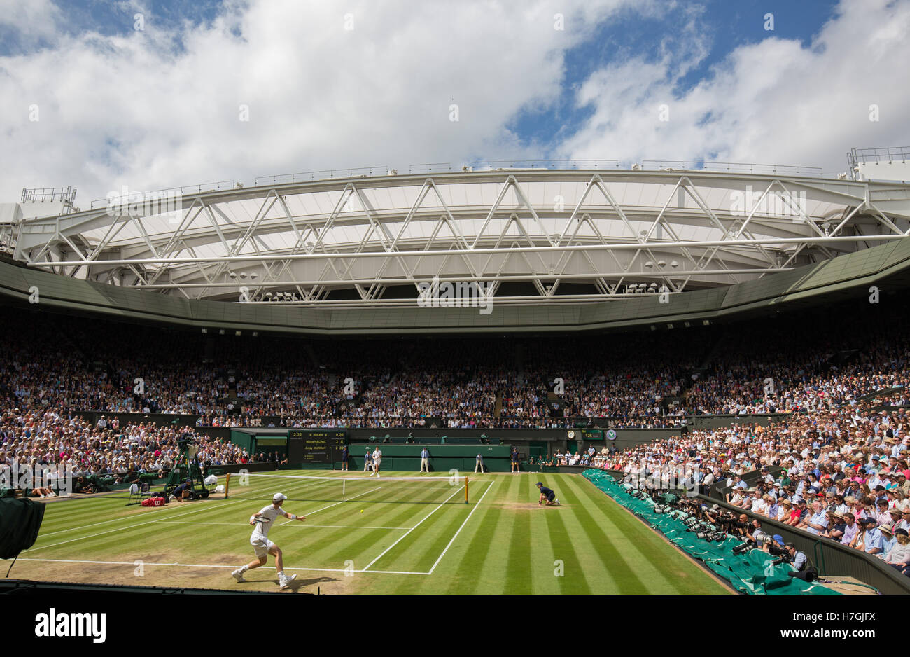El centro de la Cancha de Wimbledon y el techo. Foto de stock