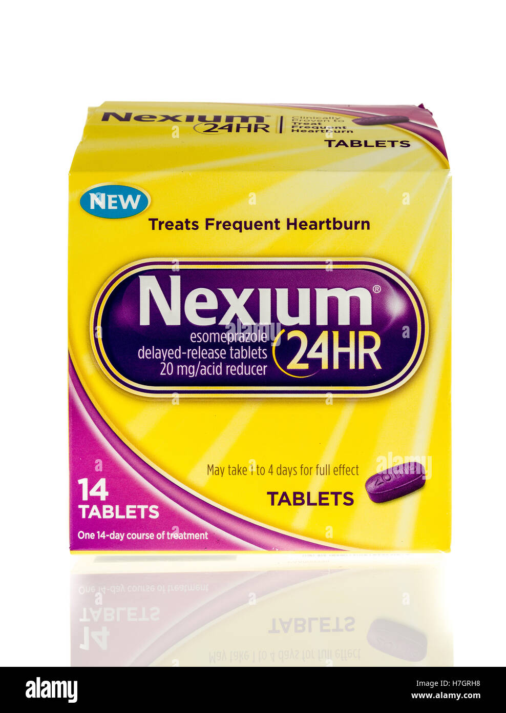 Winneconne, WI - 4 noviembre 2016: Caja de Nexium 24 acidez medicamento  sobre un fondo aislados Fotografía de stock - Alamy