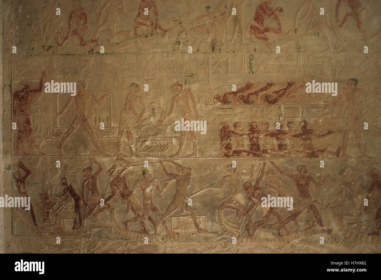 Egipto. Saqqara. Mastaba de Ptahhotep y Akhethotep. 5ª dinastía. Antiguo Reino. Viziers egipcia. El padre y el hijo. Socorro policromada representando escenas de la vida cotidiana. Foto de stock