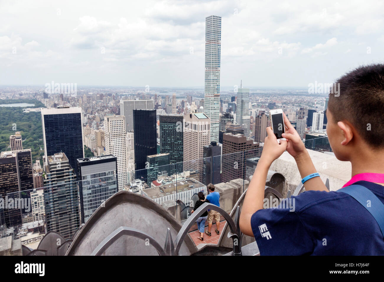 Ciudad de Nueva York, NY NYC, Manhattan, Midtown, 30 Rockefeller Center, edificio GE, Top of the Rock, plataforma de observación, horizonte, rascacielos, immig asiático asiático Foto de stock